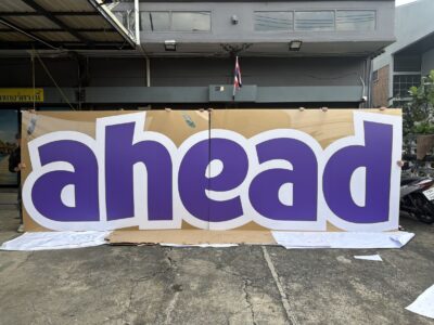 ป้ายพลาสวูดติดสติ๊กเกอร์