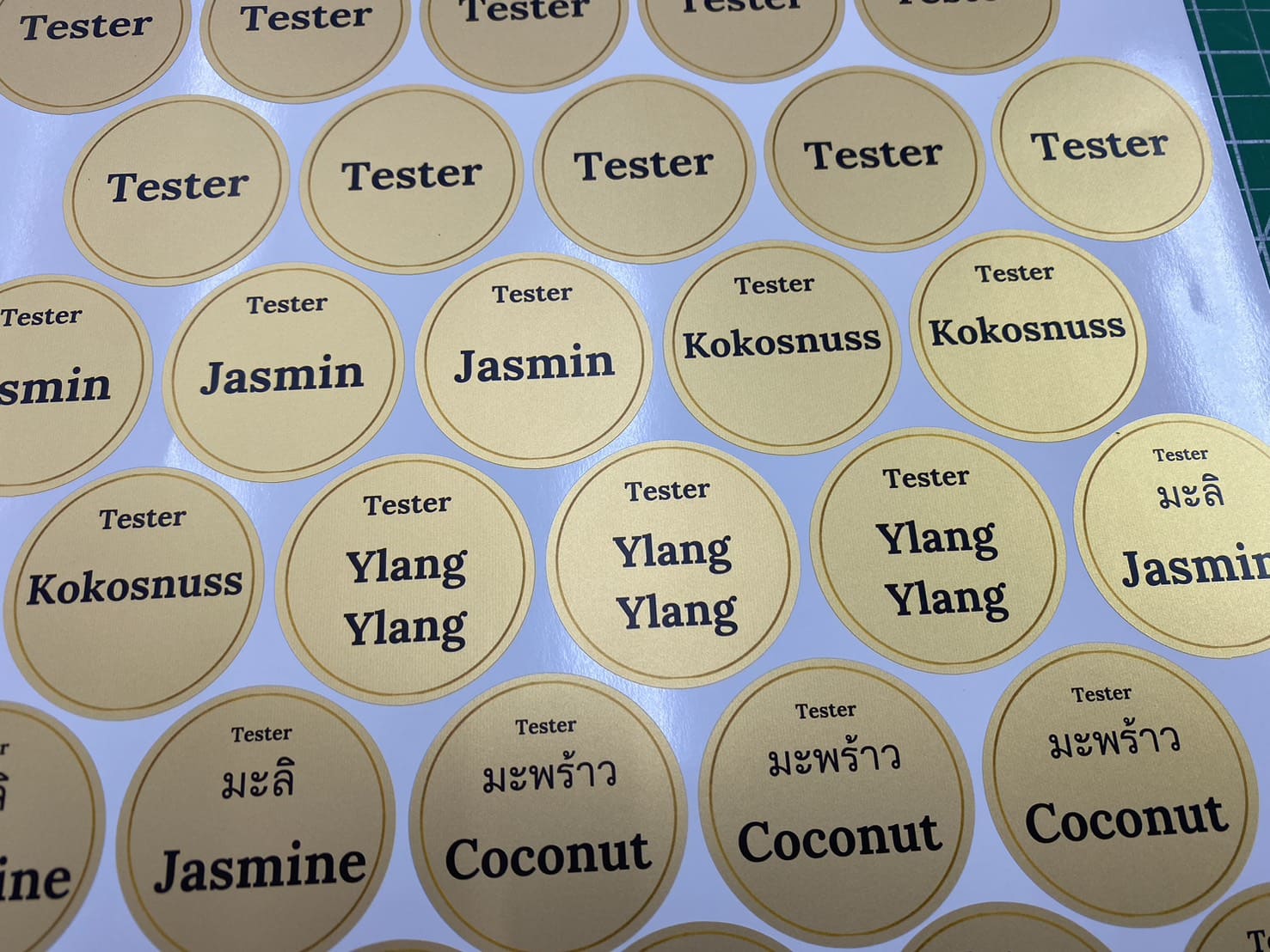 ฉลากสินค้าสีทอง ฉลากสีทอง สวยหรู เพิ่มมูลค่า โดย Nut-Print ฉลากสินค้าสีทอง