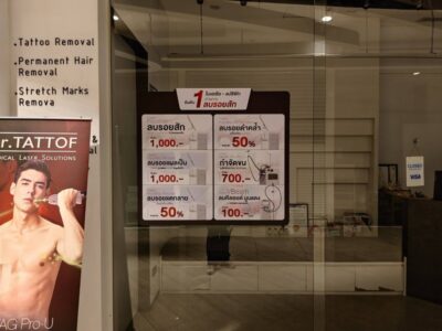 ป้าย Sale ติดกระจกห้าง