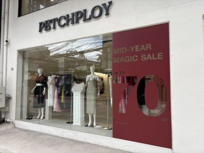 ป้าย Sale ติดกระจกห้าง