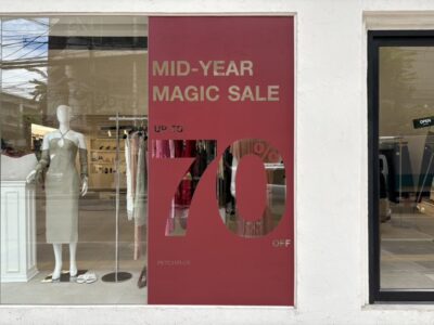 ป้าย Sale ติดกระจกห้าง