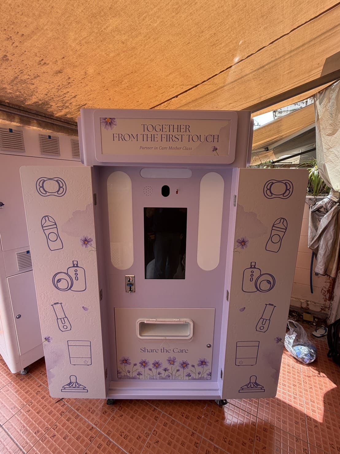 รับทำสติ๊กเกอร์ติดตู้ Photo Booth